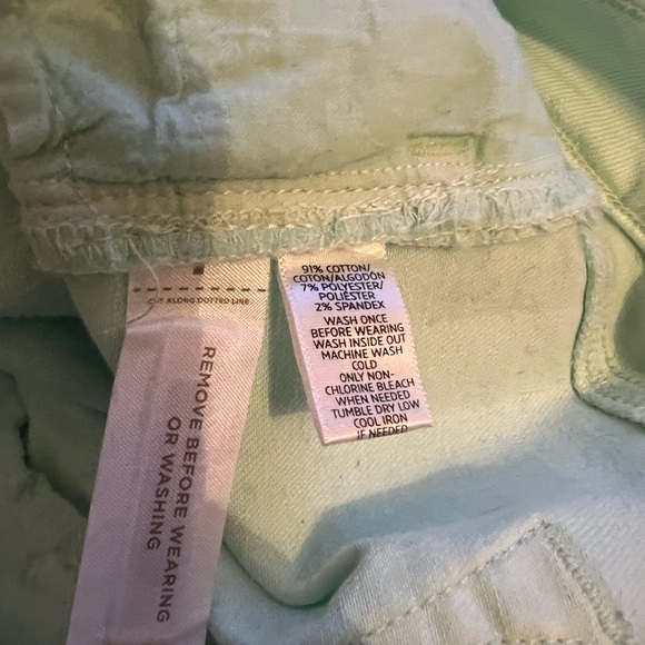 Mint jeans are a great option to white jeans - Picture 4 of 4